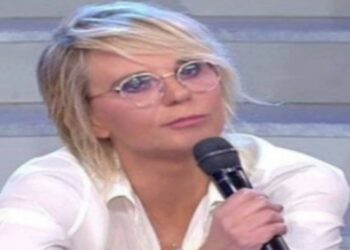 Uomini e Donne, anticipazioni 31 gennaio: Carla schiaffeggia Biagio. Maria presenta Nicole