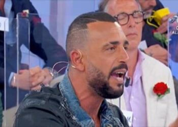 Uomini e Donne, anticipazioni 17 gennaio: Armando contro Michela. Tina balla con Ivan