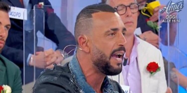 Uomini e Donne, anticipazioni 17 gennaio: Armando contro Michela. Tina balla con Ivan