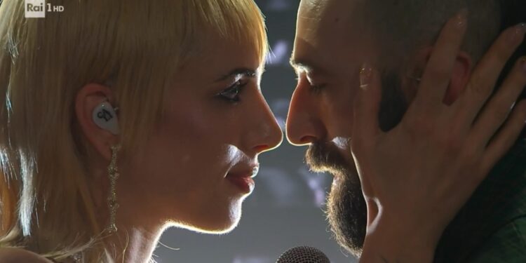 Chi sono i Coma Cose: nomi, fidanzati e significato della canzone