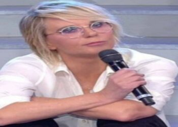 Uomini e Donne, anticipazioni 10 febbraio: Carola minaccia di andarsene. Gloria, rifiutata, lascia