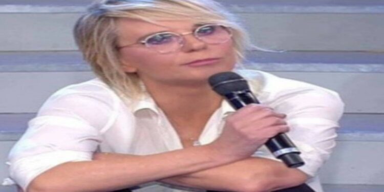 Uomini e Donne, anticipazioni 10 febbraio: Carola minaccia di andarsene. Gloria, rifiutata, lascia