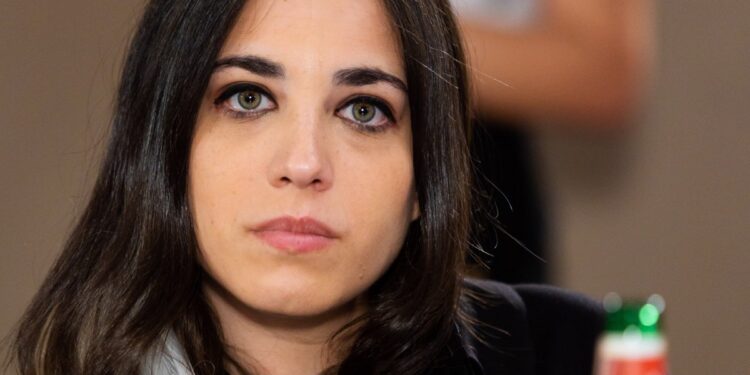 Un posto al sole, anticipazioni 14 febbraio: Manuela soffre per la lontananza da Niko