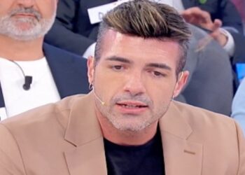 Uomini e Donne, anticipazioni 29 marzo: la reazione di Carlo. Nuova dama per Armando.