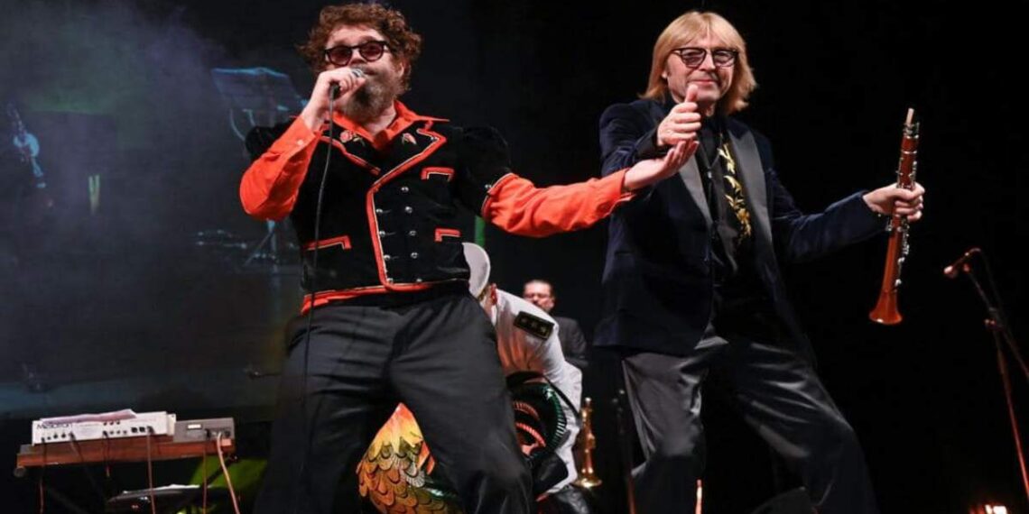 Chi sono gli Extraliscio: nomi, età, canzoni famose e biografia