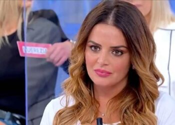 Uomini e Donne, anticipazioni 13 marzo: colpo di scena per Roberta, che continua a litigare con Nicole