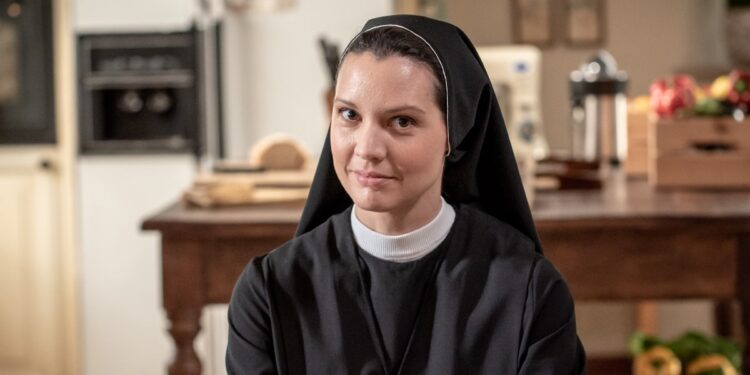 Che Dio Ci Aiuti, Suor Teresa riuscirà a trovare una famiglia ad Elia?