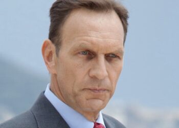 Un posto al sole, anticipazioni 9 maggio: quale sarà la reazione di Roberto alla decisione di Marina?