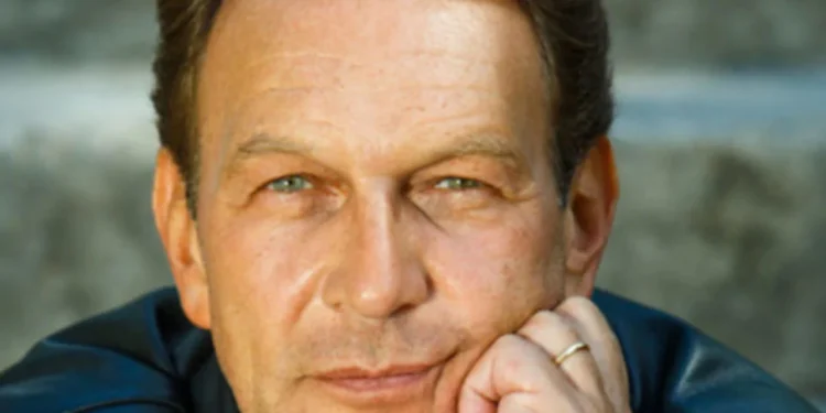 Un posto al sole, anticipazioni 30 giugno: Roberto è pronto ad andare via da Palazzo Palladini