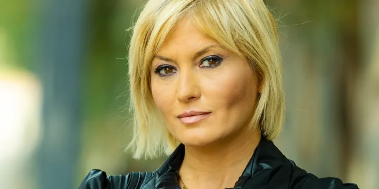 Un posto al sole, anticipazioni 12 giugno: Lara convinta che Ida fosse in partenza