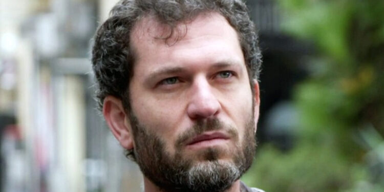 Un posto al sole, anticipazioni 20 giugno: Eduardo si è invaghito di Clara