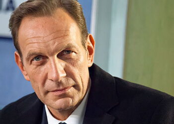 Un Posto al Sole, anticipazioni 13 luglio: Roberto affronta Lara