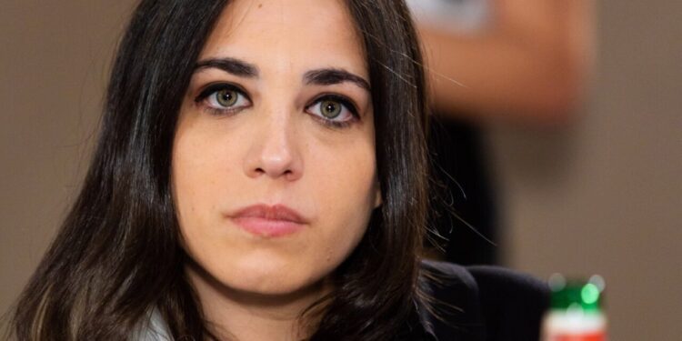 Un Posto al Sole, anticipazioni 25 luglio: Manuela tenta di riavvicinarsi a Niko