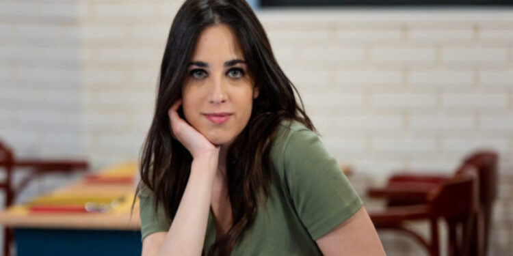 Un Posto al Sole, spoiler 22 luglio: Manuela intenzionata a trascorrere del tempo con Niko