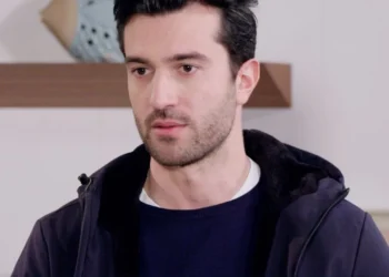 Un posto al sole, anticipazioni 4 agosto: Damiano rievoca la sua amicizia con Eduardo