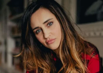 Un posto al sole, anticipazioni 3 agosto: Viola si lascia alle spalle la crisi con Eugenio