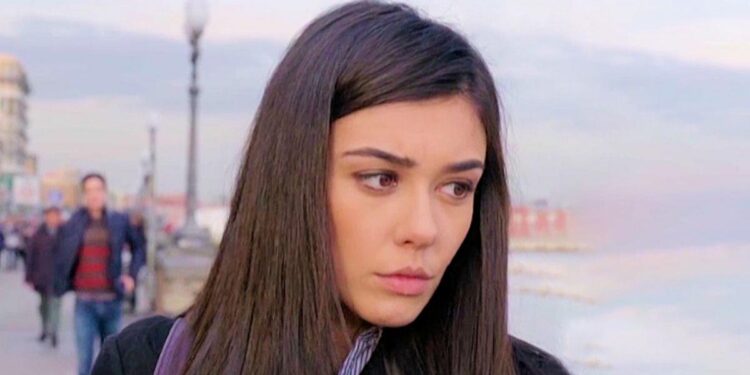 Un posto al sole, spoiler 5 settembre: Rossella e Riccardo dubbiosi