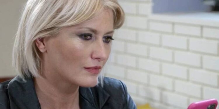Un posto al sole, anticipazioni 13 settembre: Lara spera di poter tornare con Roberto