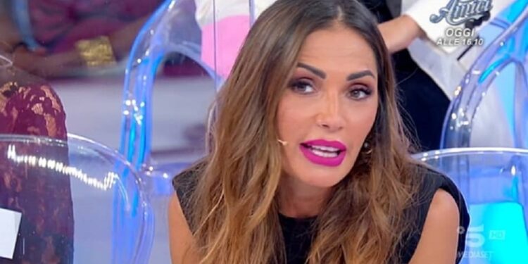 Uomini e Donne, anticipazioni 30 ottobre: rivedremo Manuela? Per Silvio arriva una nuova dama