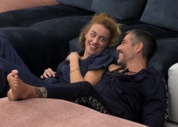 Grande Fratello, Heidi Baci e Massimiliano Varrese si concedono abbracci e coccole