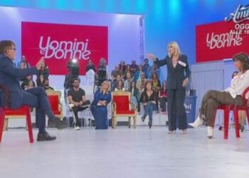 Uomini e Donne, anticipazioni 3 novembre: Gemma Galgani sbotta contro Maurizio ed Elena