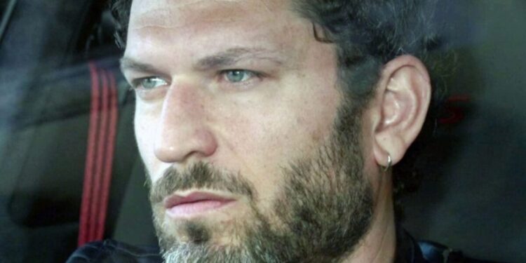 Un posto al sole, anticipazioni 1° dicembre: Eduardo pronto a lasciare Napoli