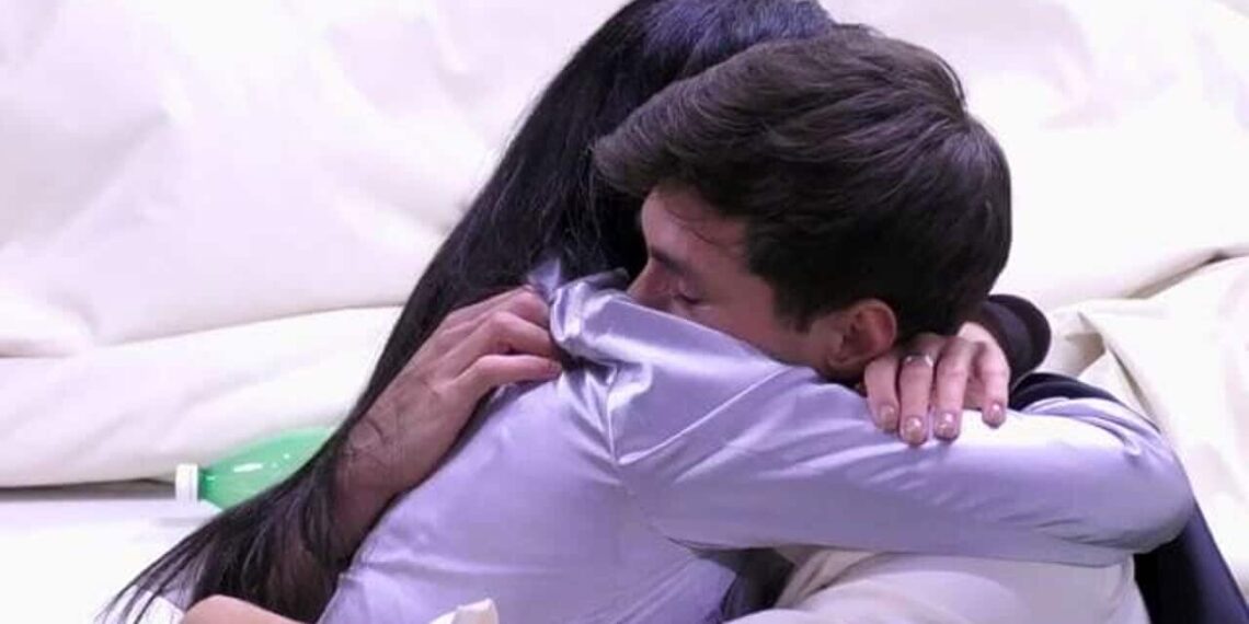 Grande Fratello: Mirko e Perla trascorrono insieme una piacevole notte