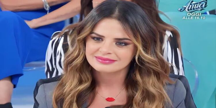 Uomini e Donne, anticipazioni 15 dicembre: Roberta non se ne va. Per quale motivo?