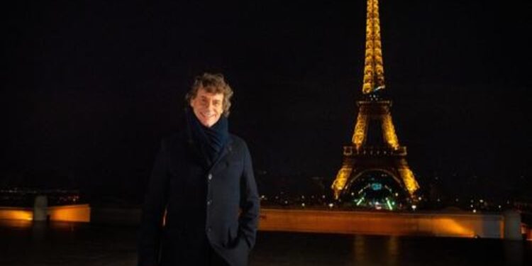 Stanotte a Parigi, anticipazioni 25 dicembre: monumenti e ospiti
