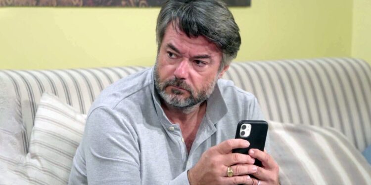 Un posto al sole, anticipazioni 20 dicembre: Michele soffre per la presenza ingombrante di Giancarlo