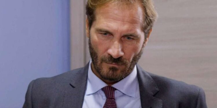 Un posto al sole, anticipazioni 1° febbraio: Alberto cerca di riavvicinarsi a Clara