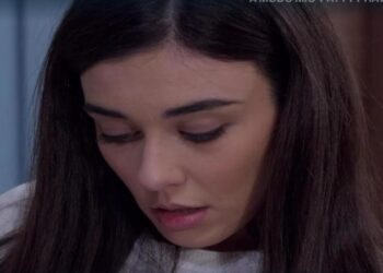 Rossella Graziani, interpretata da Giorgia Gianetiempo in Un Posto al Sole Uno screenshot della puntata © di Un Posto al Sole)